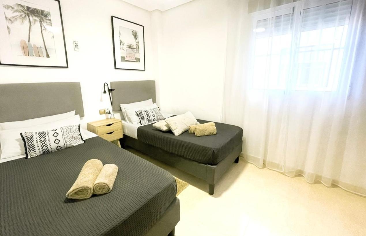 Casa Andres. Two Bed Penthouse Pool & Terrace Lägenhet Alicante Exteriör bild